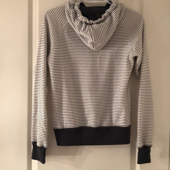 💥2/$25💥 Bluenotes Hoodie - Picture 2 of 2